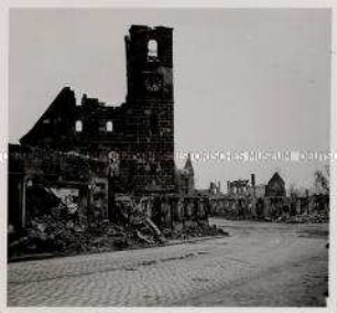 Nürnberg, Die Ruinen von Wöhrd mit der zerstörten St. Bartholomäus Kirche