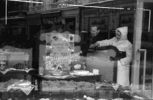 Bukarest: Cuta im Meinl-Fenster