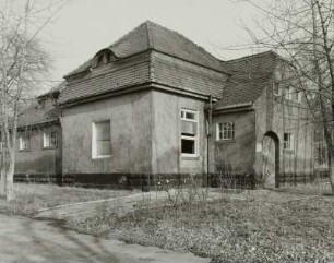Dresden-Neustadt, Tannenstraße / östlich Hans-Oster-Straße. Ehemalige Kaserne der Sowjetarmee. Dienstgebäude