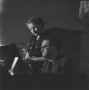 Porträt der Kammersängerin Ruth Lange und des Kapellmeisters Willy Hübner