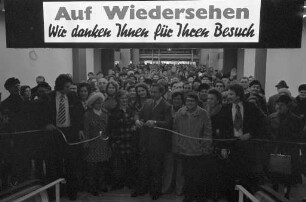 Eröffnung des von Bauherr Iraj Ghandchi im Industriegebiet Hagsfeld gebauten Warenhauses "Unika-Einkaufsland"