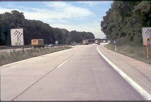 Ausfahrt aus Halbdirekte Süd (Stuttgart Richtung Basel) zu Fahrbahn West (Heidelberg Richtung Basel)