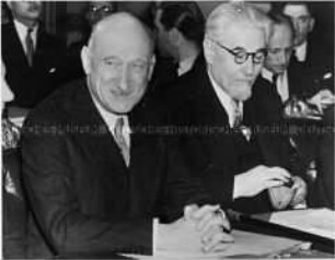 Robert Schuman bei einer Konferenz zum Atlantikpakt in London