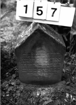 Grabstein 157 (Index: 100095999) Maße HxBxT: 52x33x16 cm Besonderheit: Kindergrab: Grabstein 157