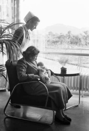 Freiburg: Mutter, Baby und Schwester