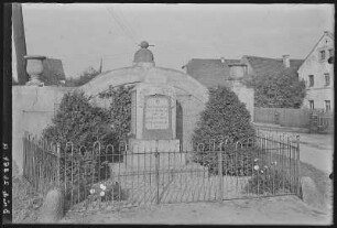 Ockrilla. Gasthof und Denkmal