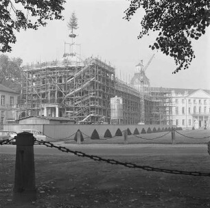 Richtfest für den Wiederaufbau des Westflügels des Karlsruher Schlosses.