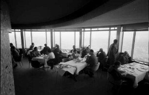 Stuttgart, Degerloch: Restaurant Fernsehturm, innen