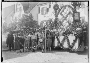Erntedankfest in Sigmaringen 1934; Umzugswagen der Fachschaft Gartenbau-Ortsgruppe Sigmaringen in der Leopoldstraße