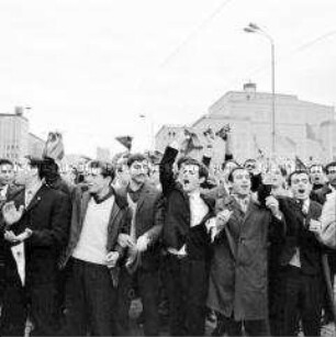 Marsch von Arabern durch die Innenstadt während des Festes der Freundschaft in Leipzig
