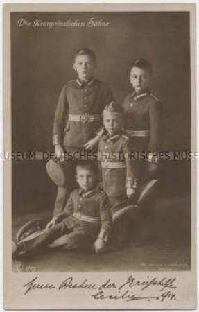 Die vier Söhne des Kronprinzenpaares in Uniform