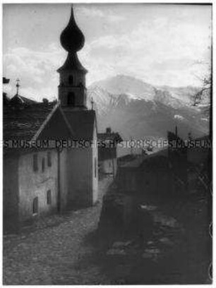 Dorfkirche im Gebirge