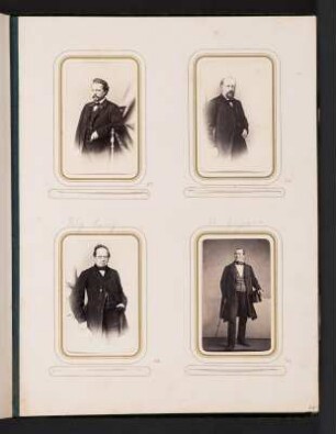 Albumseite 28 mit vier Cartes-de-visite (Porträts von Landtagsabgeordneten) unter Passepartout : Dem fünf und zwanzig Jahre hindurch treu bewährten und wohlverdienten Landtags-Abgeordneten Herrn Christian Gottlieb Riedel : gewidmet von seinen Collegen. Samteinband mit Metallbeschlägen und Metallschließe sowie Goldschnitt; 31 x 24,5 x 4 cm (1873). Dresden: SLUB/DF 2017.D.85