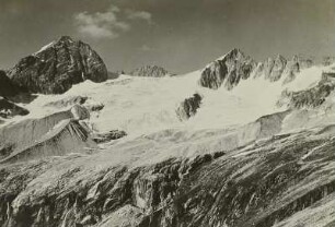 Österreich. Zillertaler Alpen. Reichenspitzgruppe. Reichenspitze und Kuchelmoosspitze von der Plauener Hütte gesehen