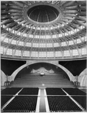 Wroclaw / Polen (Breslau). Jahrhunderthalle (1911/1913, M. Berg, G. Trauer). Inneres. Blick zur Orgel (1913; W. Sauer Orgelbau)
