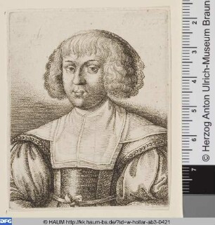 Brustbild einer Frau mit Gürtel über dem Mieder