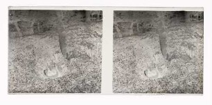 Einfahrt zu einer alten Grube (18. Jahrhundert) in einem Roteisenstein-Gang, Pickelsberg bei Fischbach, südliches Waldeck