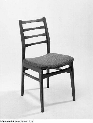 Stuhl (Modell EW 2108/3)