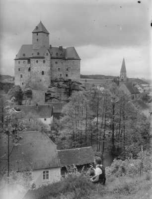 Burg Falkenberg : Markt Falkenberg. Blick zur Burg, rechts Kirche St. Pankratius