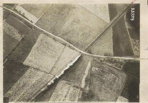 Zug auf der Fahrt von Pulling nach Freising (900 m)