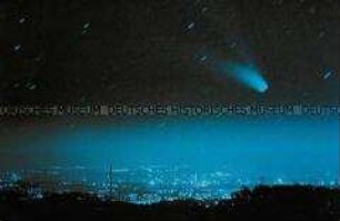 Nächtlicher Himmel über einer Stadt (Altersgruppe 18-21)