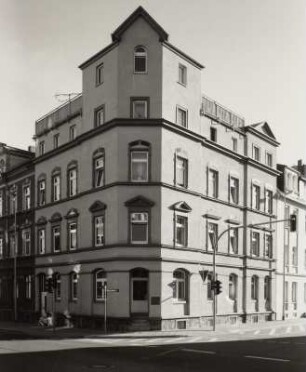 Mittweida, Wohnhaus : Mittweida, Wohnhaus, Bahnhofstraße 25/ Ecke Heinrich-Heine-Straße, um 1895, Eckansicht