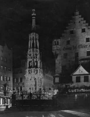 Nürnberg, Schöner Brunnenam Adolf Hitler Platz bei Nacht