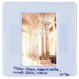 Trani, Kathedrale San Nicola Pellegrino : Nördliches Seitenschiff nach Osten