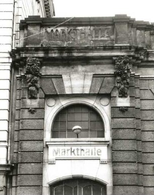 Dresden-Neustadt, Ritterstraße 1. Markthalle (1899). Nebenportal an der Südseite