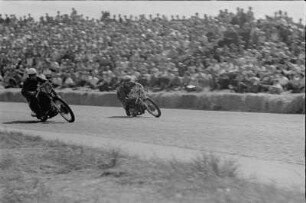 Rennfahrer Hein Thorn Prikker (1911-1998) während eines Motorradrennens