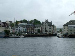Alesund: Innerstädtische Bebauung am Hafen