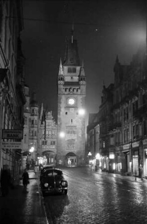 Freiburg i. Br.: Martinstor, Nachtaufnahme von Süden