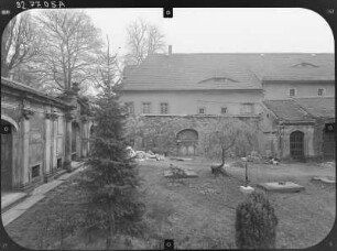 Zittau, Klosterstraße 3. Ehem. Franziskanerkloster. Ostflügel (Umbau 1884, 1936, Städtische Museen). Hoffront (Teilansicht)