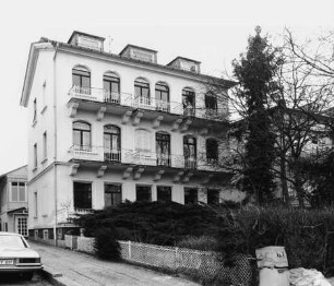 Villa und Nebengebäude; Bad Homburg, Kaiser-Friedrich-Promenade 79