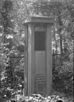Grabmal für Professor Hugo Deutsch (1840-1916)