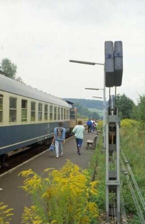 Wössingen Lok 212 209 E KA-HN UIC-X-Wagen Reisende