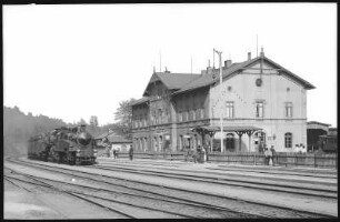 Klingenberg. Bahnhof mit Güterzug