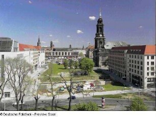 Kreuzkirche : Blick vom Kaufhaus Wöhrl über den Altmarkt mit Kreuzkirche