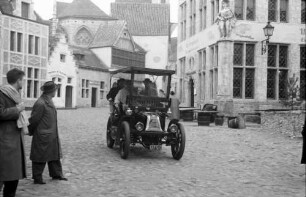 Brüssel: belgisches Dorf um 1900, Gasse, mit Renault um 1902