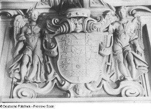 Comotan, G.; Vinetti, Giulio. Stuckdecke. 1662. Detail: Kursächsisches Wappen über der Südtür. Bautzen, Ortenburg, Audienzsaal