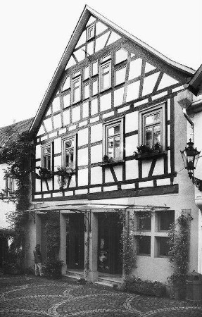 Wohnhaus, Fachwerk; Gelnhausen, Langgasse 27