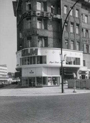 180° Panorama, Bild 8 von 8. Ansicht der Straßenkreuzung Kurfürstendamm, Joachimsthaler Straße mit Blick auf das Café Kranzler. Berlin-Charlottenburg, Kurfürstendamm
