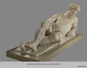Grabmal des Mario Nari : Liegefigur des Mario Nari