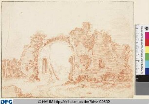 Verfallene Mauer mit Torbogen