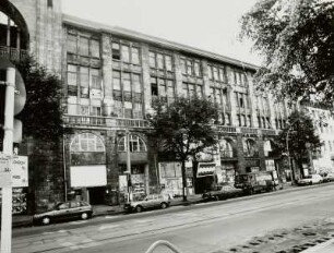 Berlin, Oranienburger Straße 54–56a /Friedrichstraße 110–112. Ehemaliges Kaufhaus (heute Kunsthaus "Tacheles"; 1907-1908, F. Ahrens)
