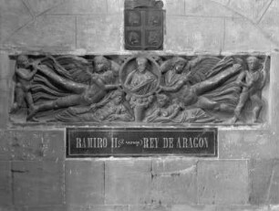 Römischer Sarkophag, Detail Schauseite, Grablege für Ramiro II.