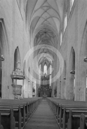 Langhaus der katholischen Pfarrkirche Striegau nach O