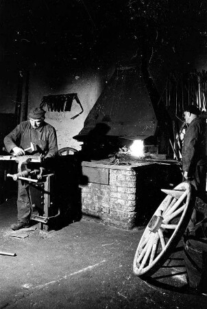 Weiterentwicklung, Modernisierung und Erweiterung des herkömmlichen Schmiedehandwerks.