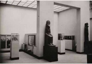 Blick in den Amarnahof im Neuen Museum nach dem Umbau des Griechischen Hofes
