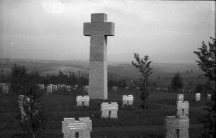Hürtgen, Eifel: Reihengräber mit Doppelkreuz